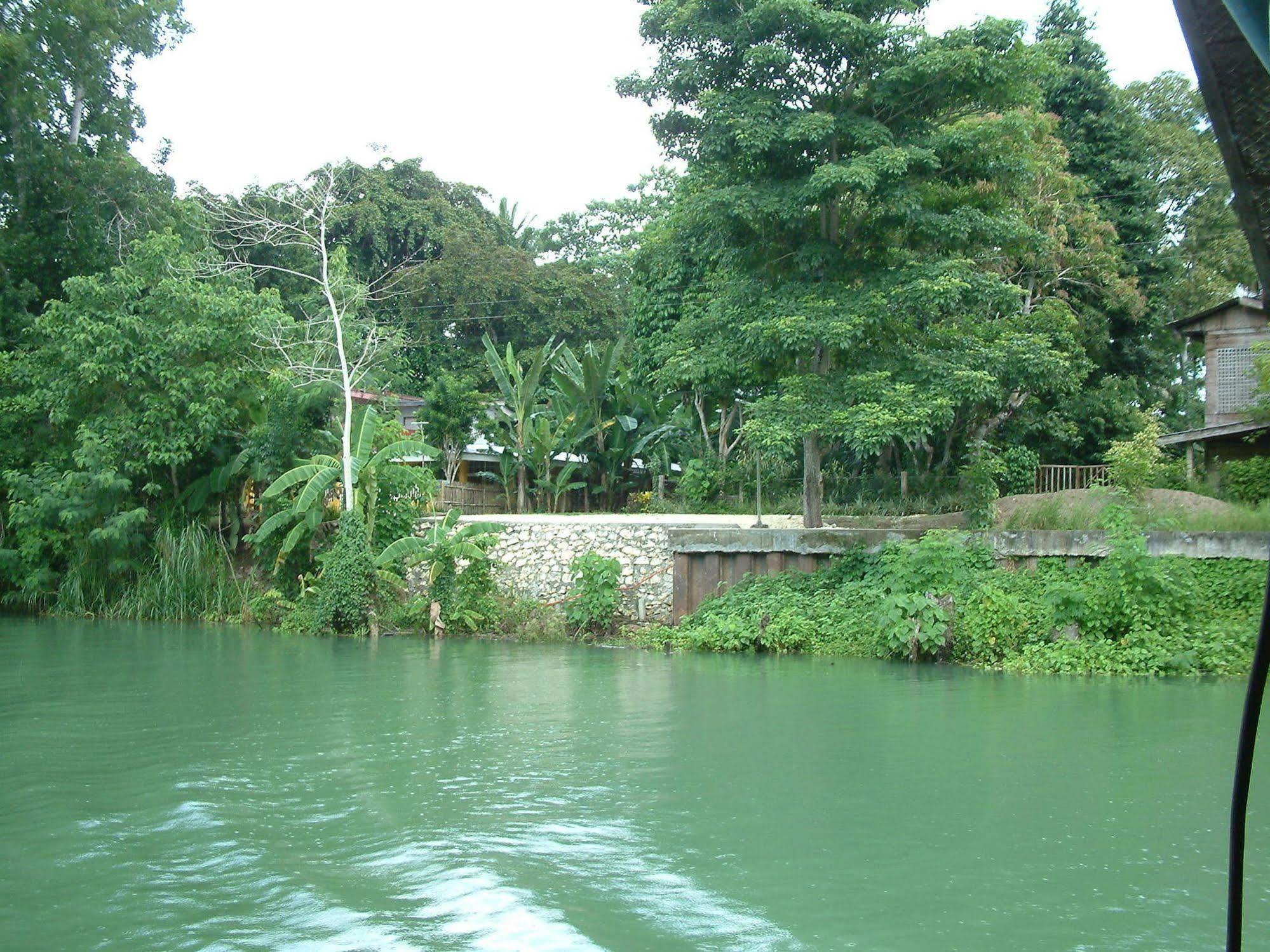 Bohol White House Bed & Breakfast Lila Bagian luar foto